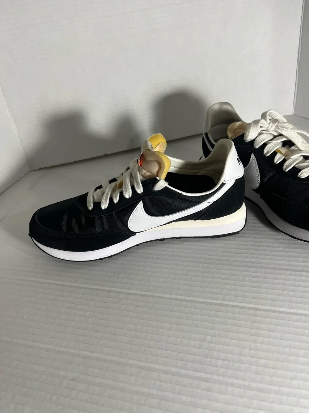 Nike Waffle Trainer size 5 1/2 youth good condition